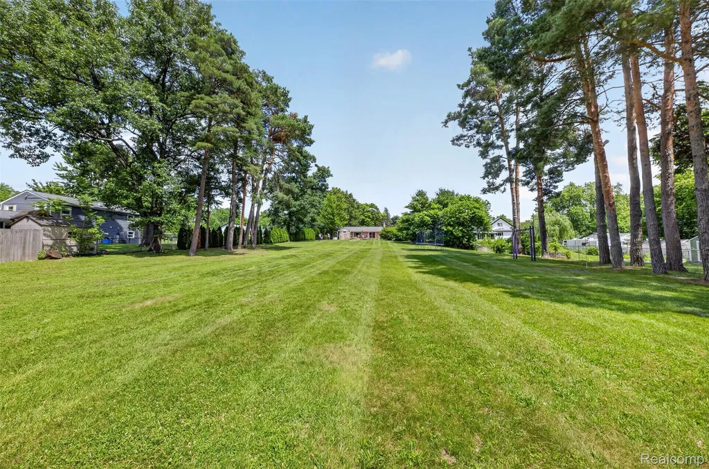 800 Hinford Avenue Lake Orion Village MI 48362