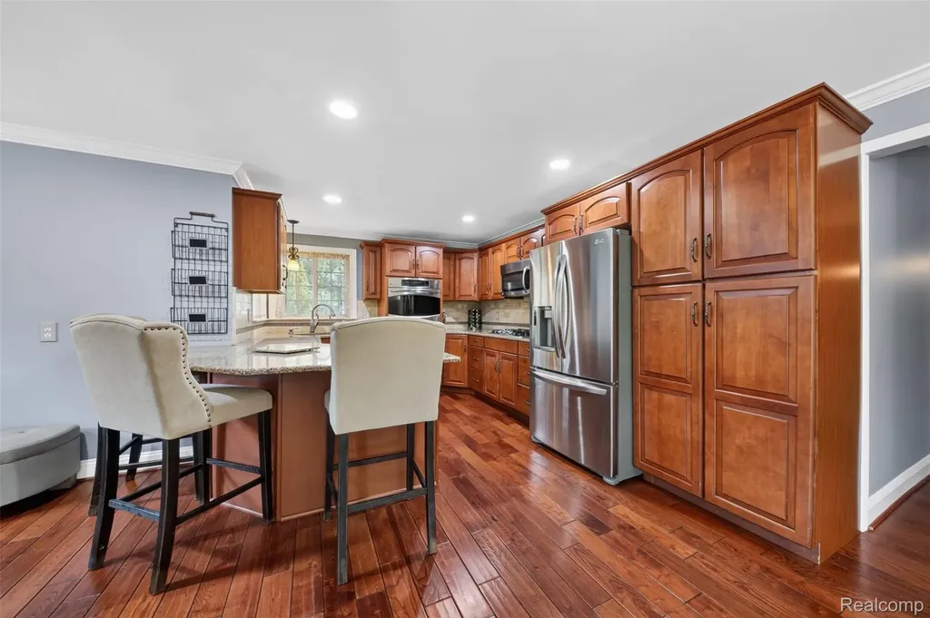 800 Hinford Avenue Lake Orion Village MI 48362