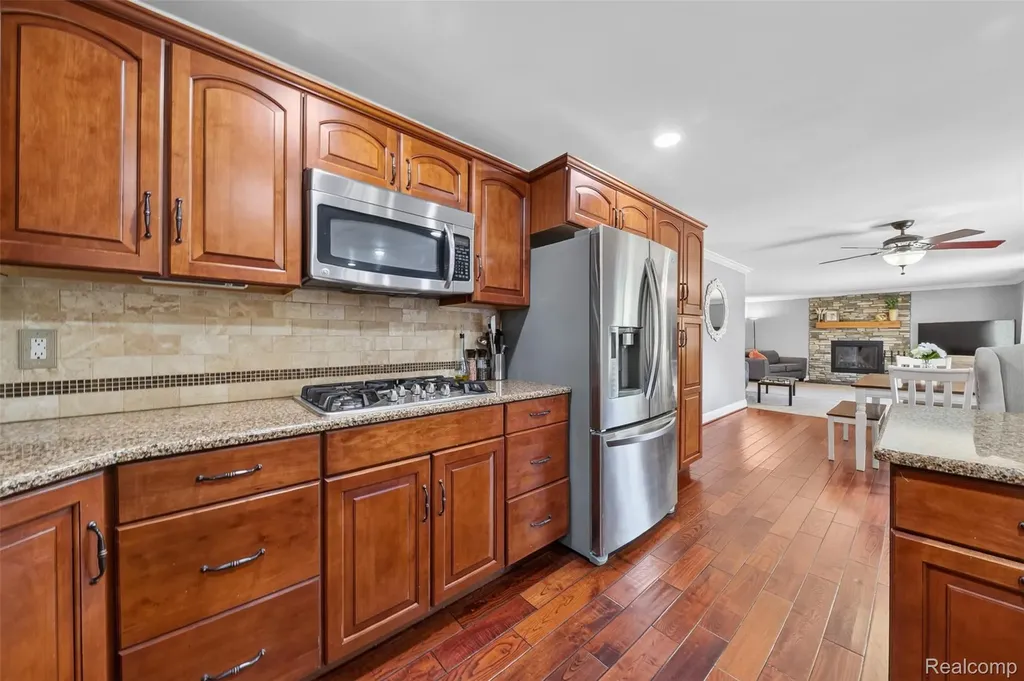 800 Hinford Avenue Lake Orion Village MI 48362