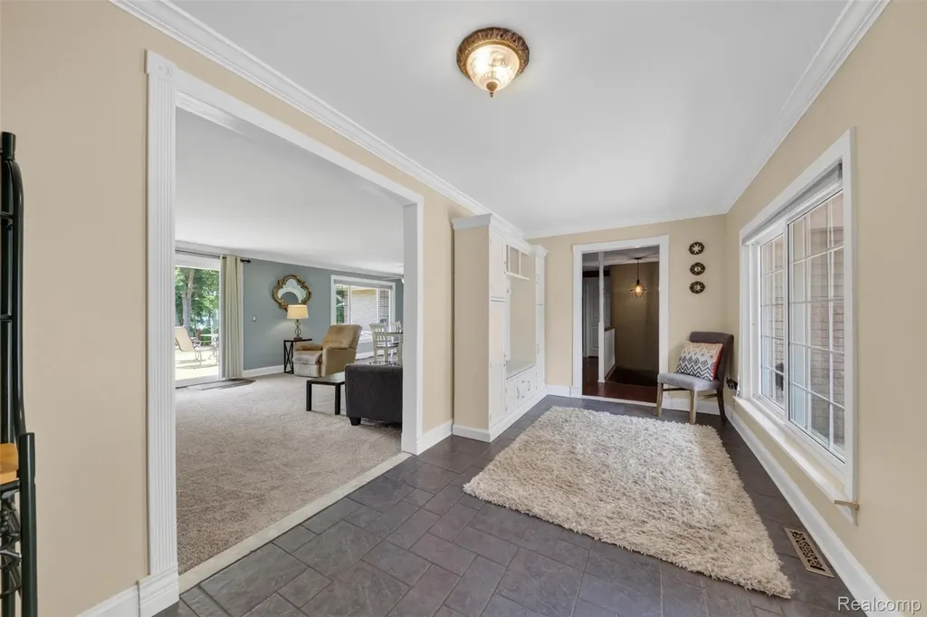 800 Hinford Avenue Lake Orion Village MI 48362