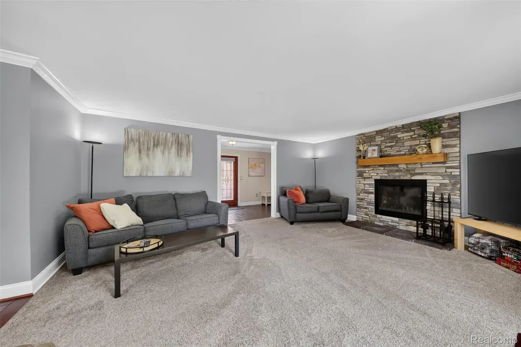800 Hinford Avenue Lake Orion Village MI 48362
