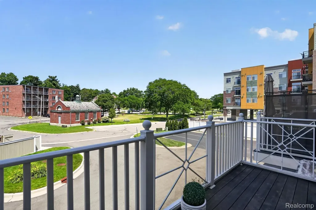 352 W Grand River Avenue East Lansing City MI 48823