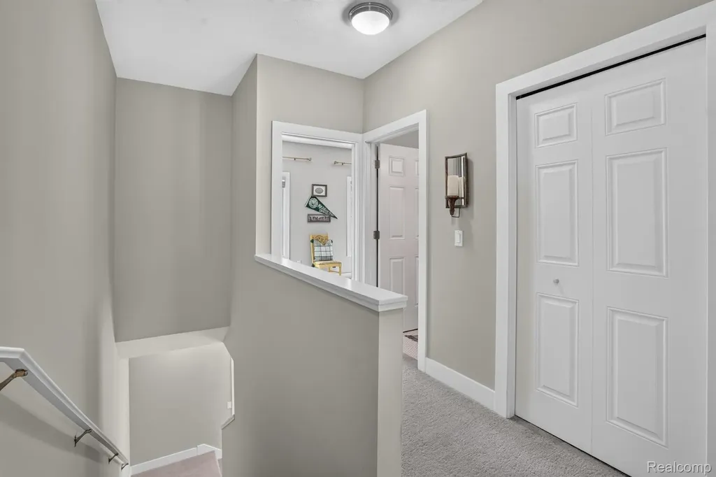 352 W Grand River Avenue East Lansing City MI 48823