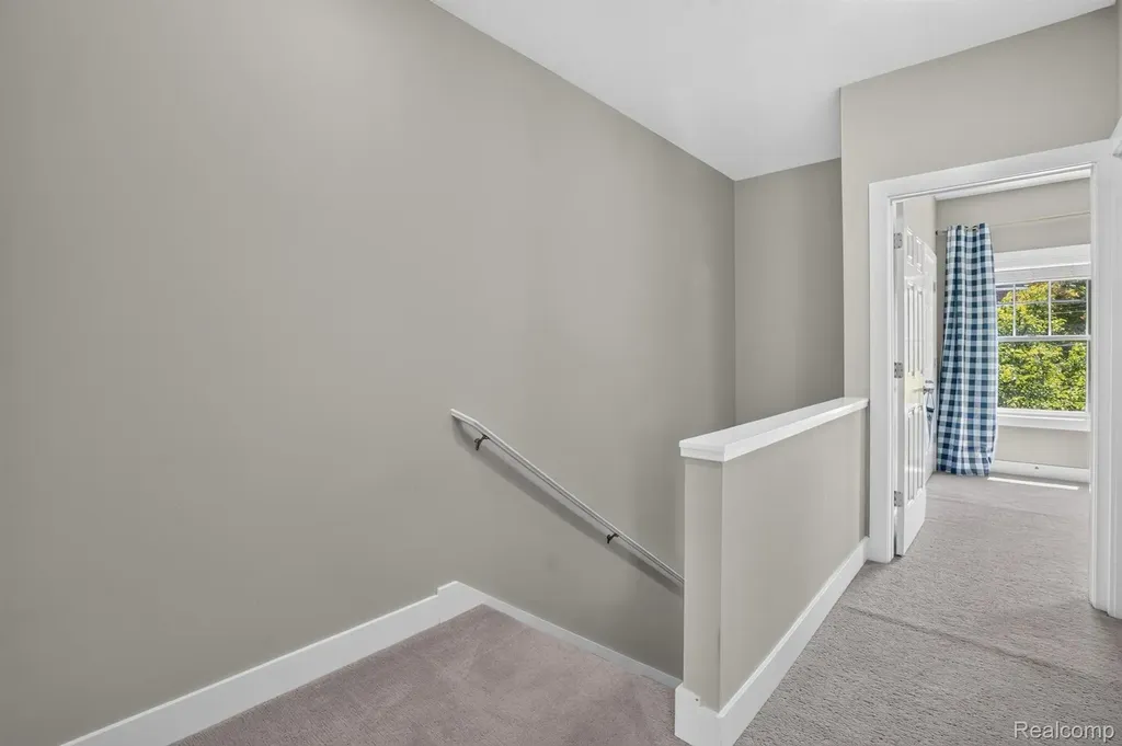 352 W Grand River Avenue East Lansing City MI 48823