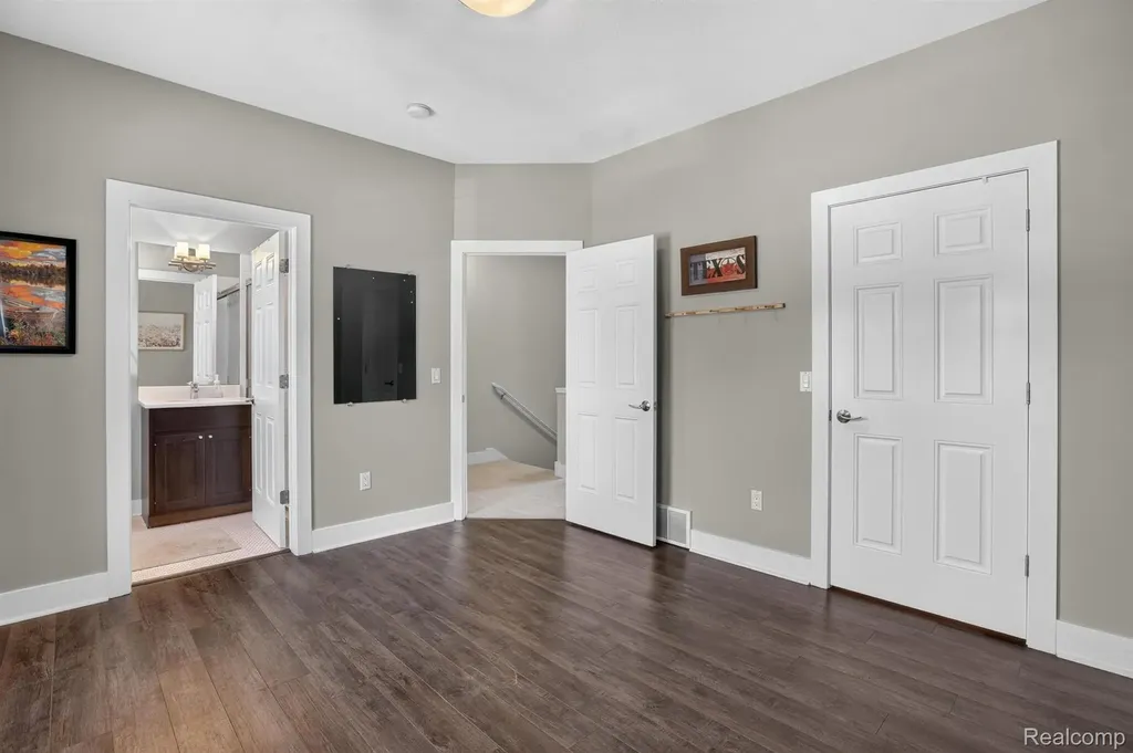 352 W Grand River Avenue East Lansing City MI 48823