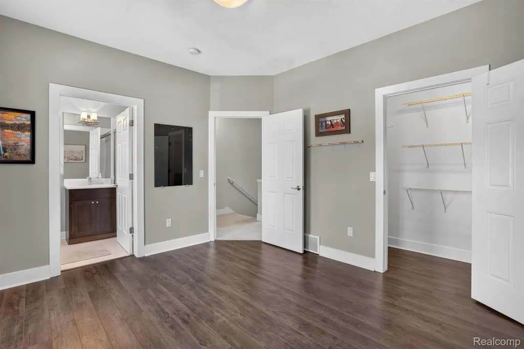 352 W Grand River Avenue East Lansing City MI 48823