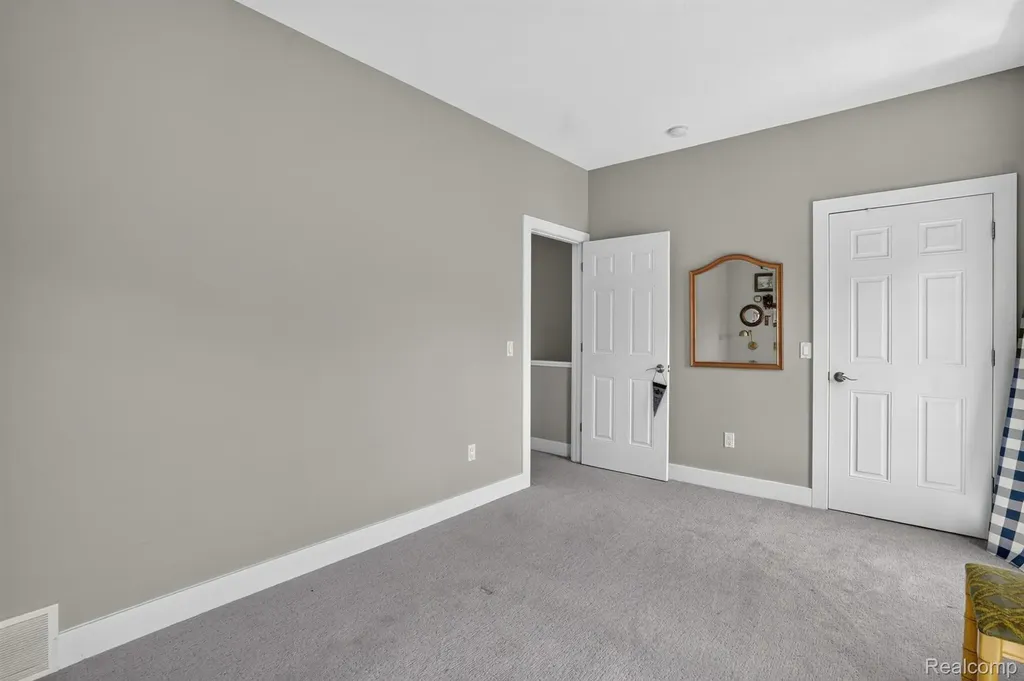 352 W Grand River Avenue East Lansing City MI 48823
