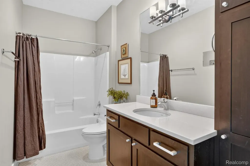 352 W Grand River Avenue East Lansing City MI 48823