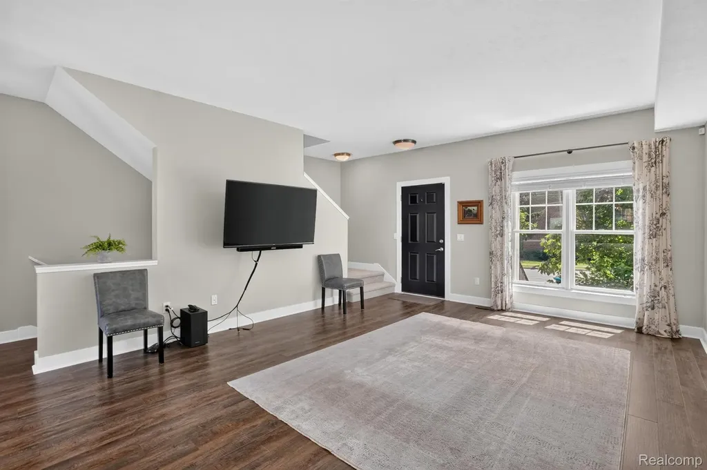 352 W Grand River Avenue East Lansing City MI 48823