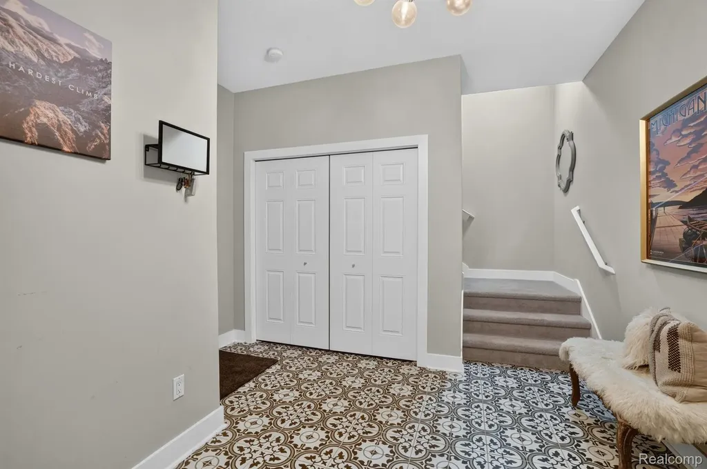 352 W Grand River Avenue East Lansing City MI 48823