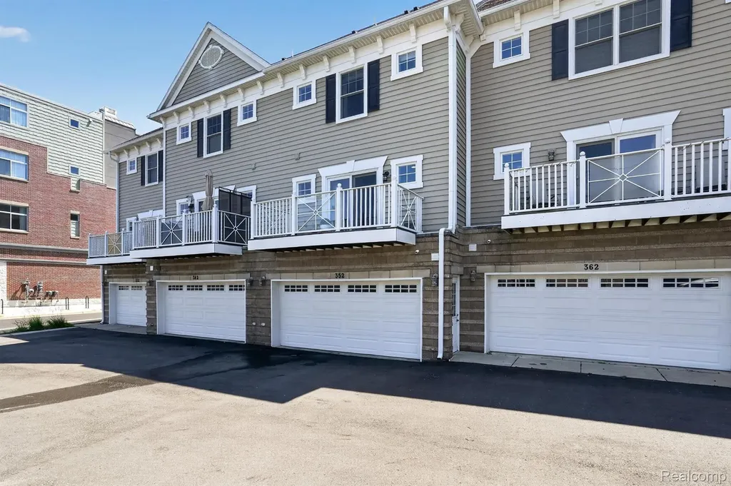 352 W Grand River Avenue East Lansing City MI 48823