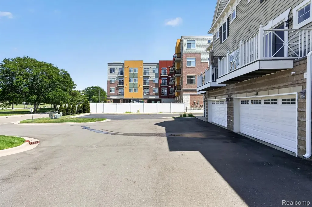 352 W Grand River Avenue East Lansing City MI 48823