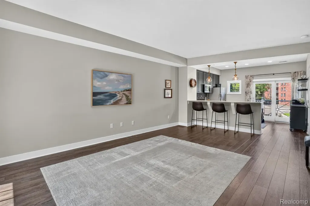 352 W Grand River Avenue East Lansing City MI 48823