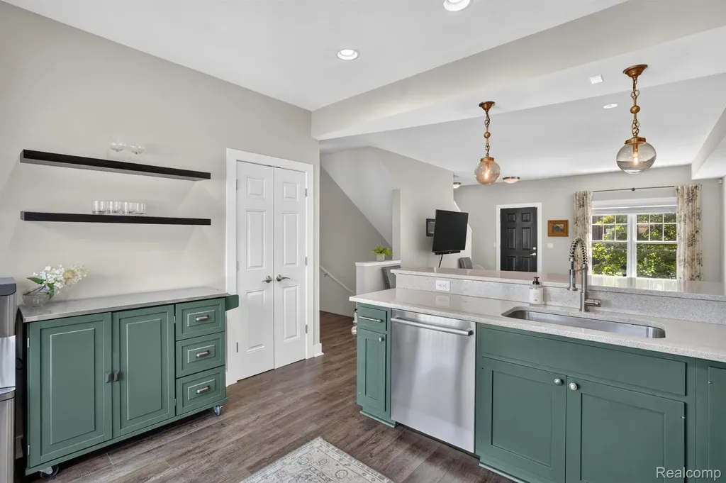 352 W Grand River Avenue East Lansing City MI 48823