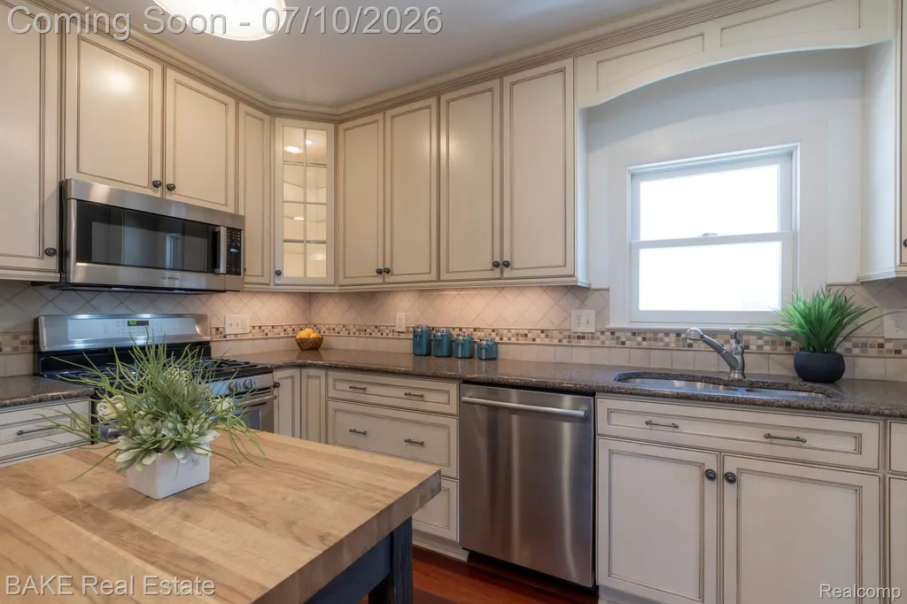 610 Blunk Street Plymouth City MI 48170