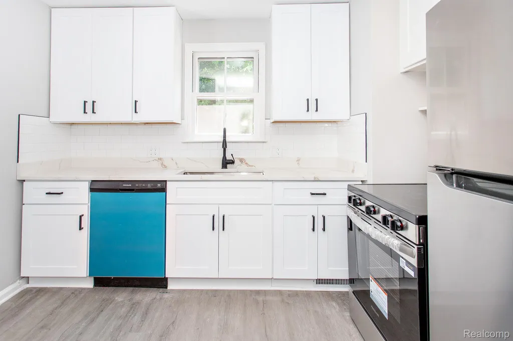 4056 Robina Avenue Berkley City MI 48072