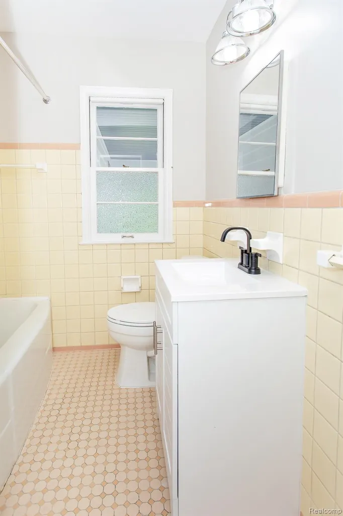 4056 Robina Avenue Berkley City MI 48072