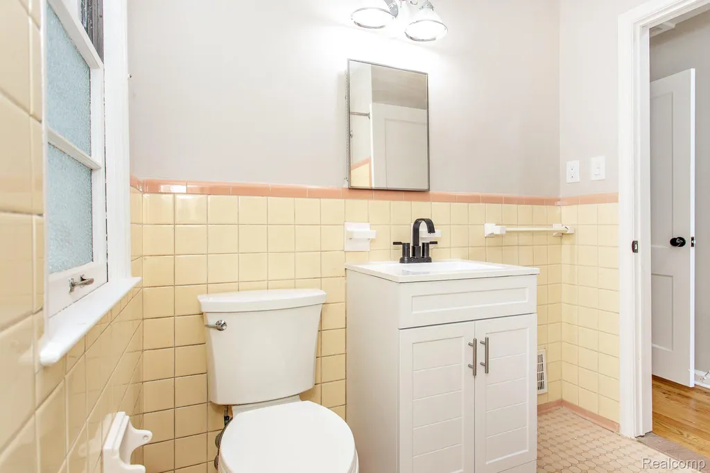 4056 Robina Avenue Berkley City MI 48072