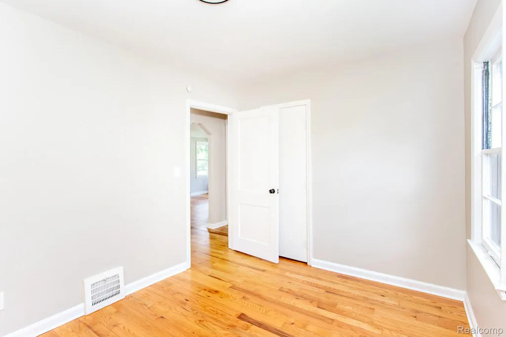 4056 Robina Avenue Berkley City MI 48072