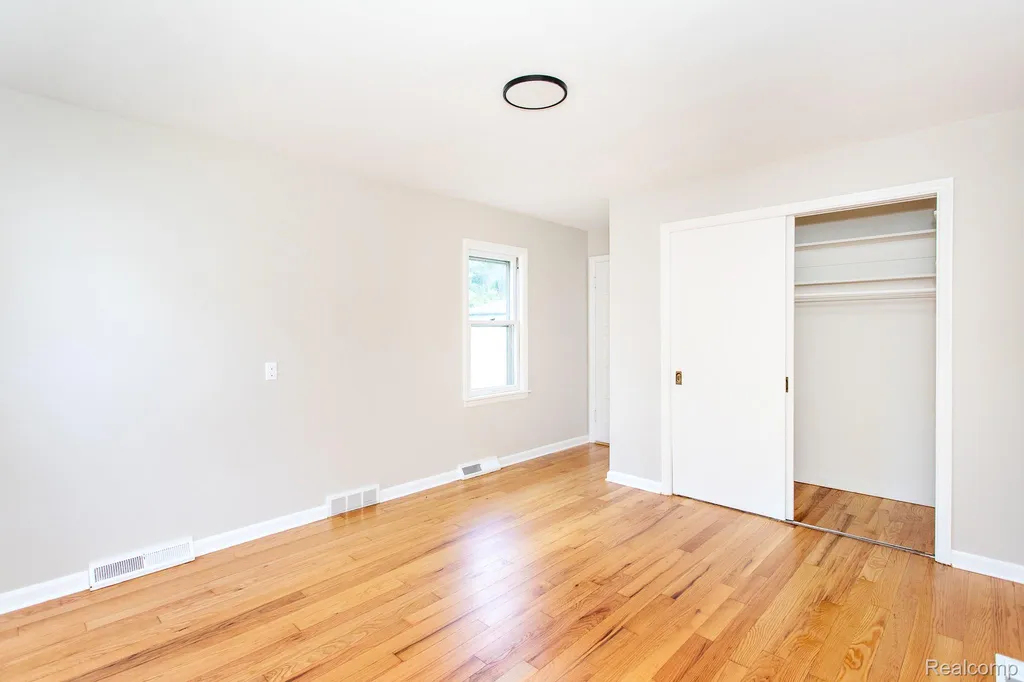 4056 Robina Avenue Berkley City MI 48072