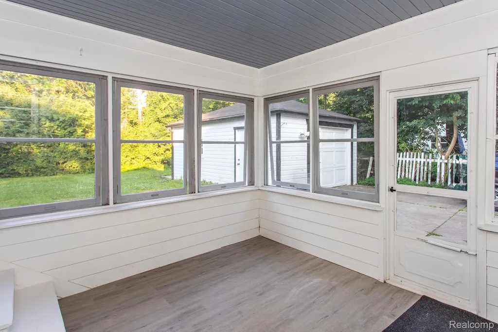 4056 Robina Avenue Berkley City MI 48072