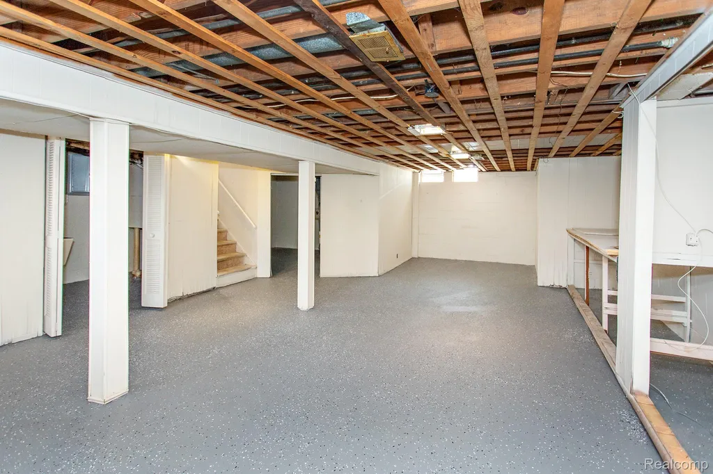 4056 Robina Avenue Berkley City MI 48072