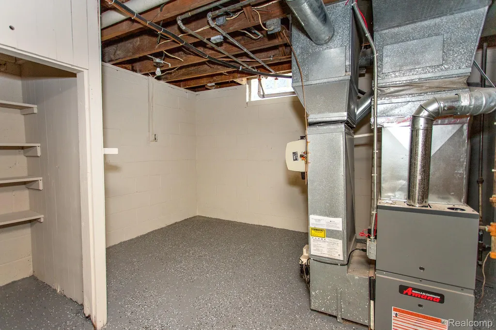 4056 Robina Avenue Berkley City MI 48072