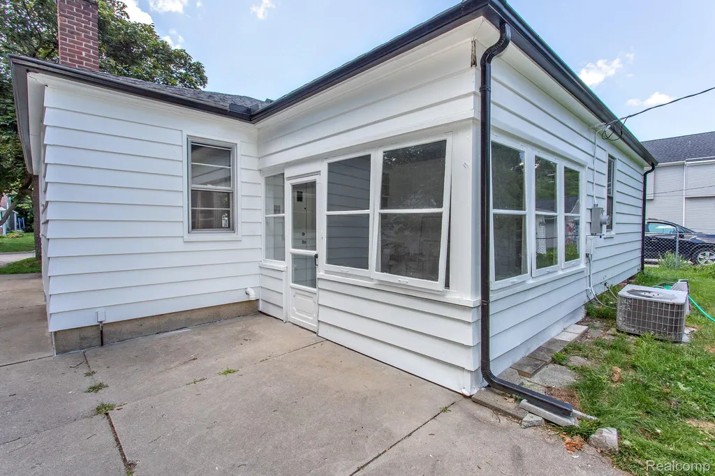 4056 Robina Avenue Berkley City MI 48072