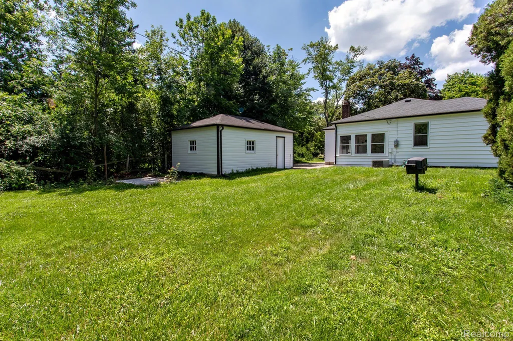 4056 Robina Avenue Berkley City MI 48072