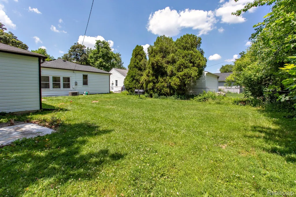 4056 Robina Avenue Berkley City MI 48072