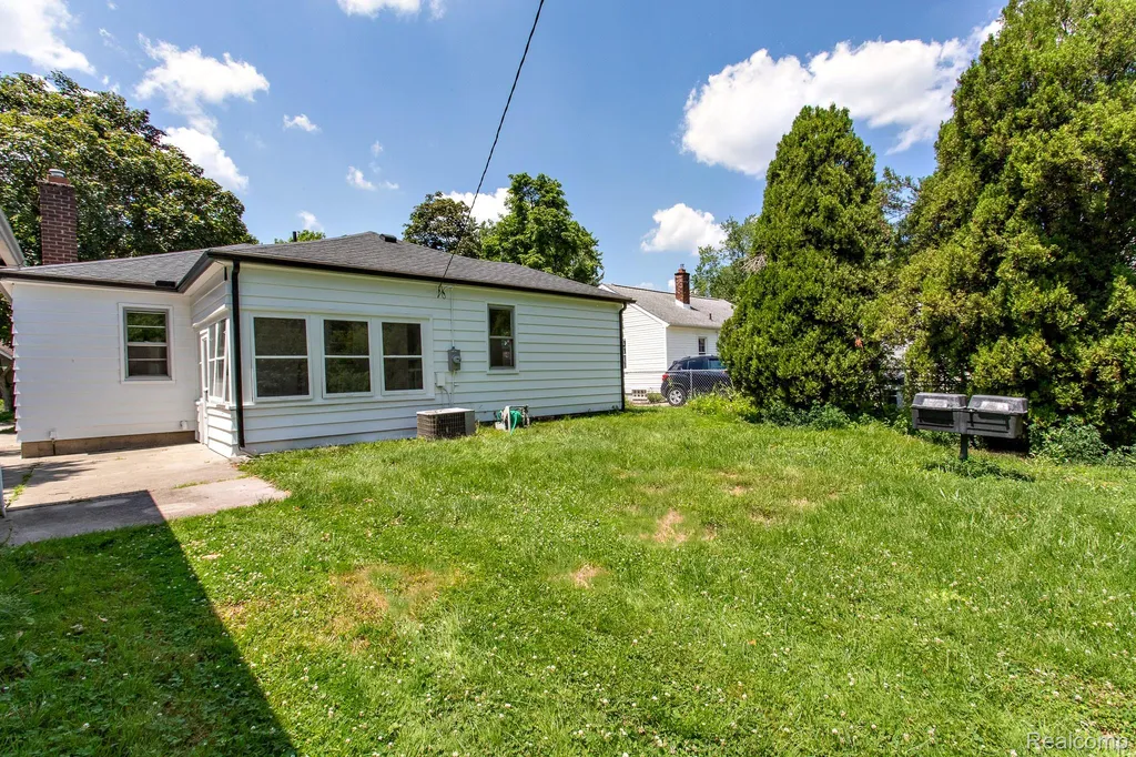 4056 Robina Avenue Berkley City MI 48072