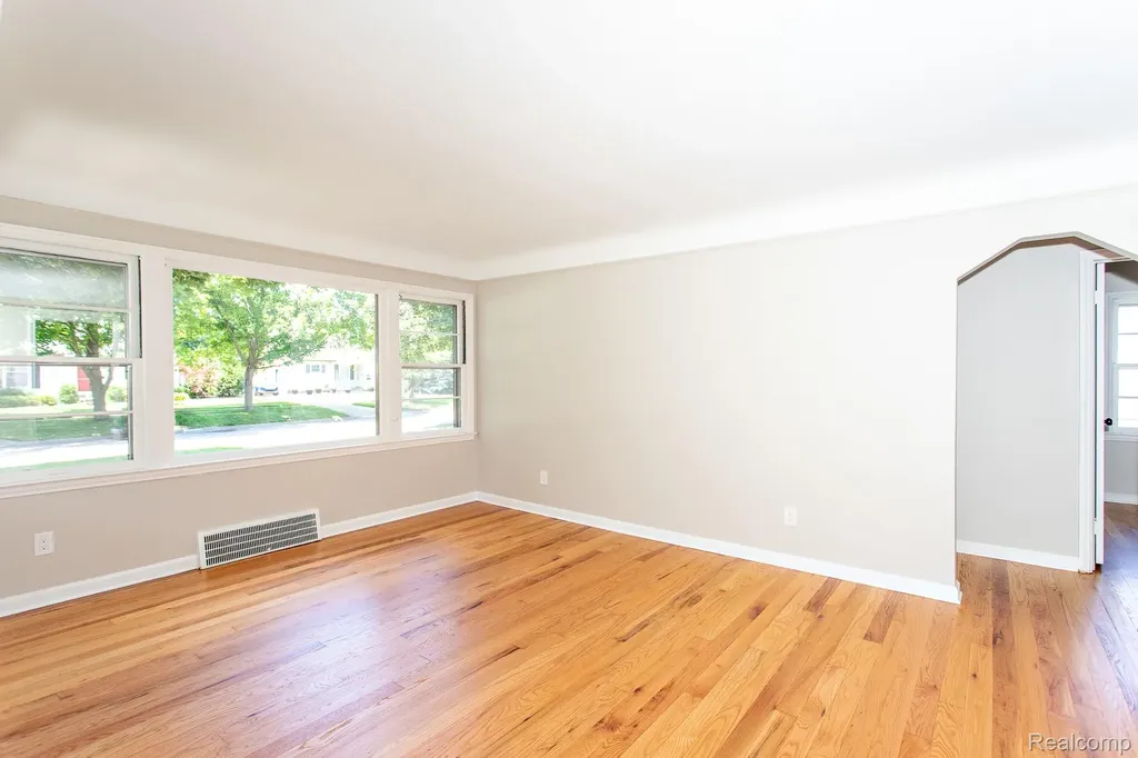 4056 Robina Avenue Berkley City MI 48072