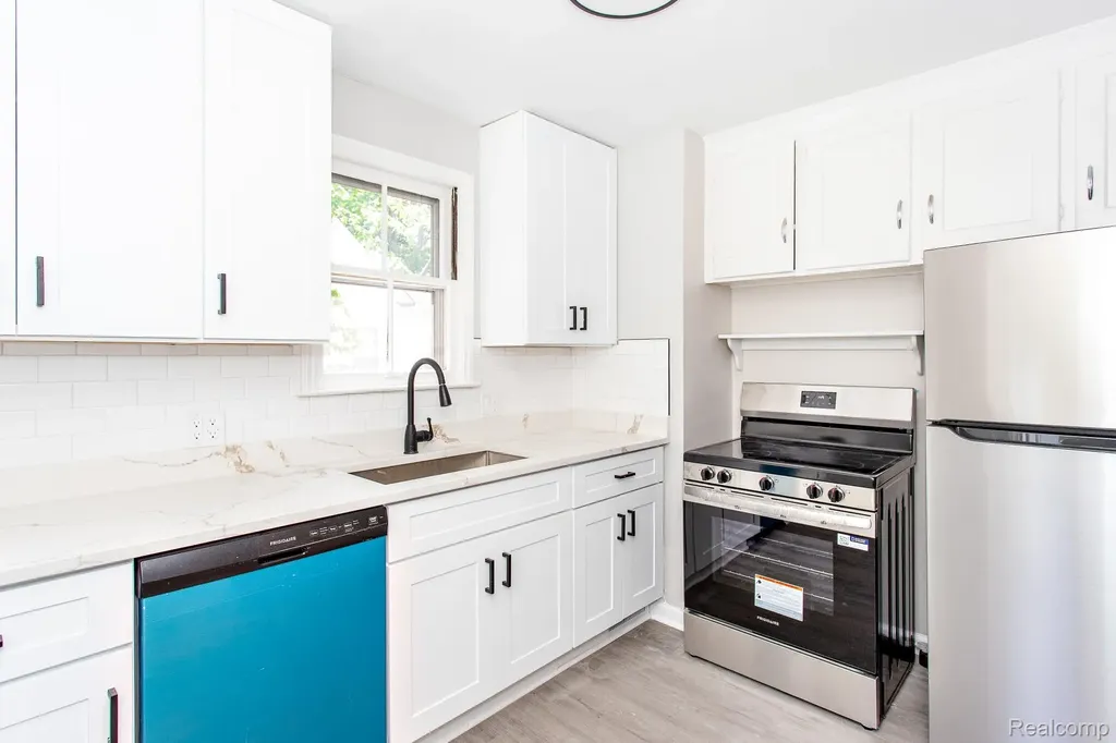 4056 Robina Avenue Berkley City MI 48072