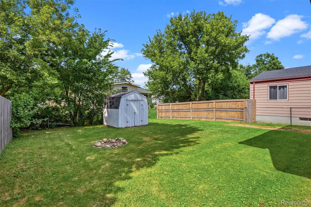 1405 E Williamson Street Burton City MI 48529