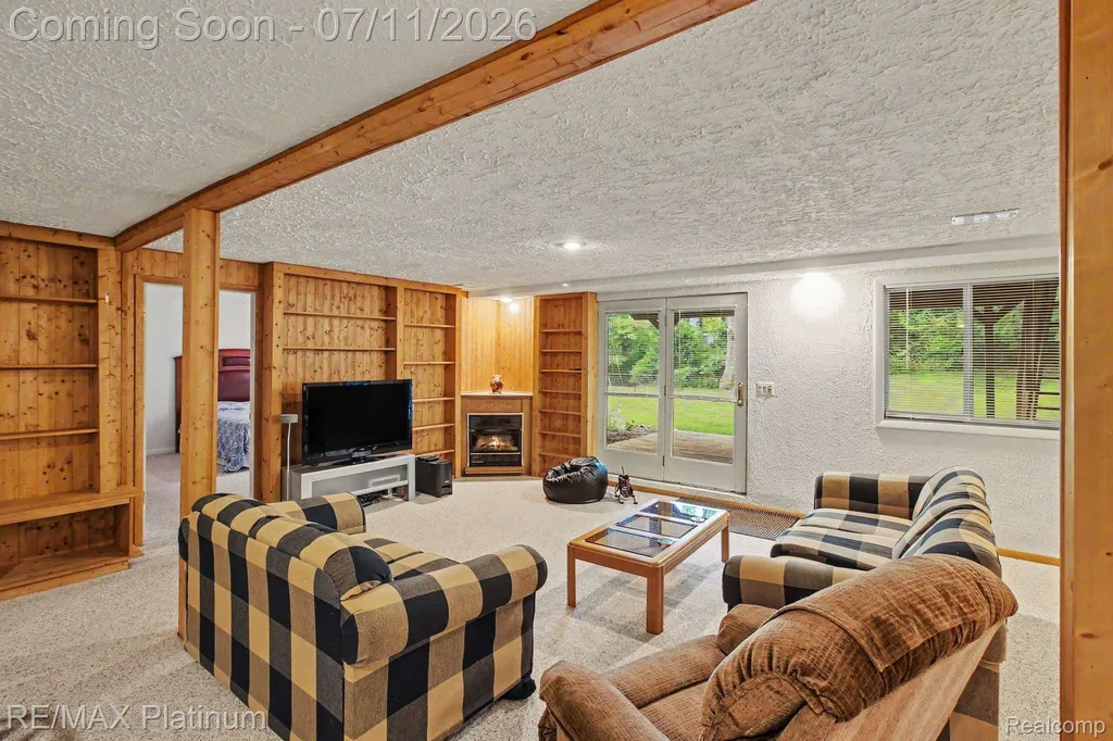6311 Kevin Drive Hamburg Township MI 48116
