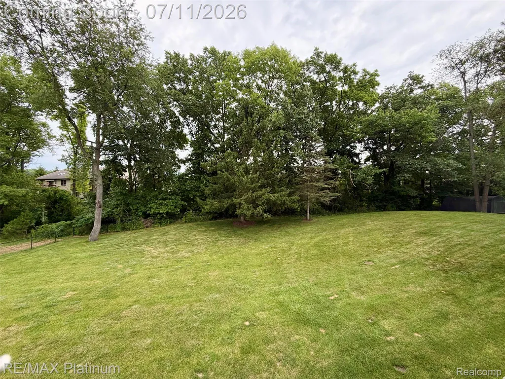6311 Kevin Drive Hamburg Township MI 48116