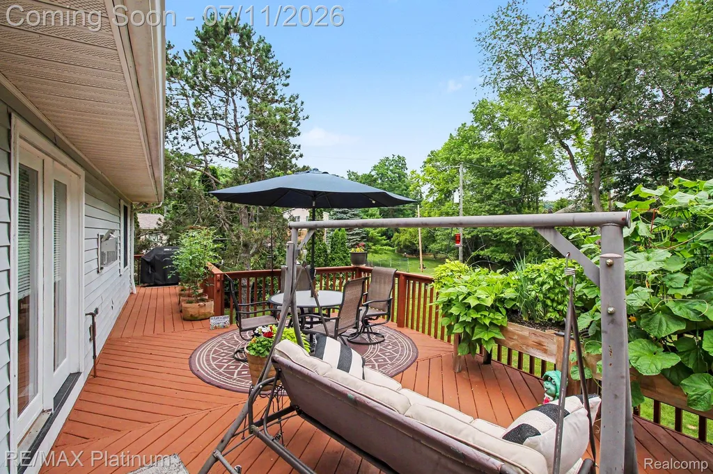 6311 Kevin Drive Hamburg Township MI 48116