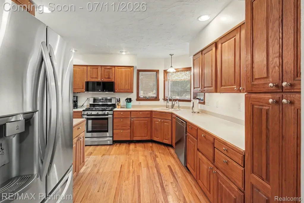 6311 Kevin Drive Hamburg Township MI 48116