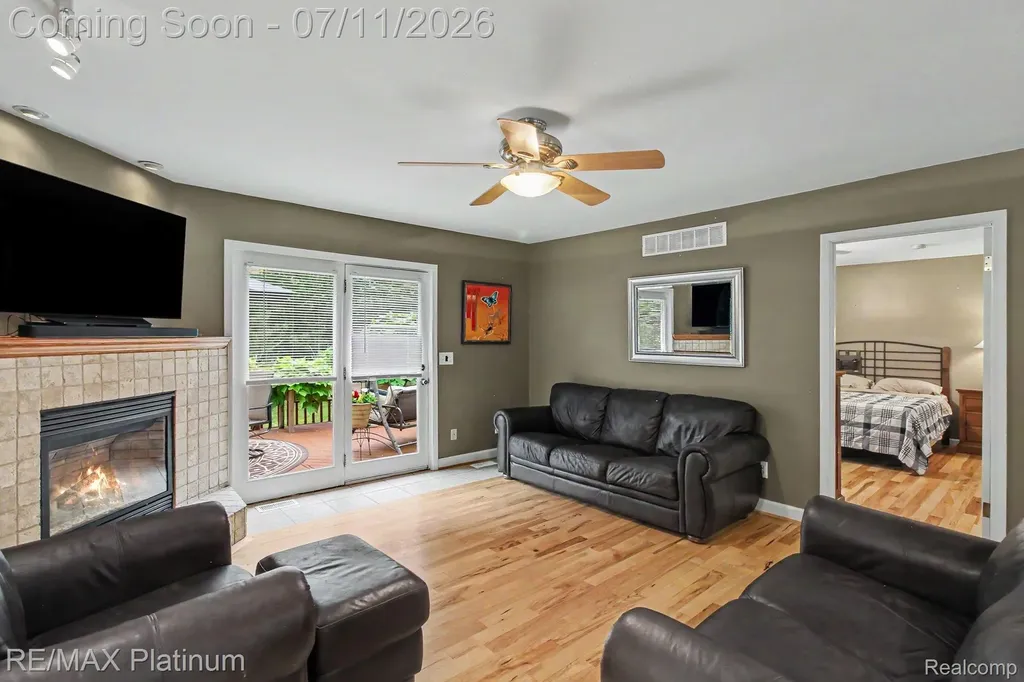 6311 Kevin Drive Hamburg Township MI 48116
