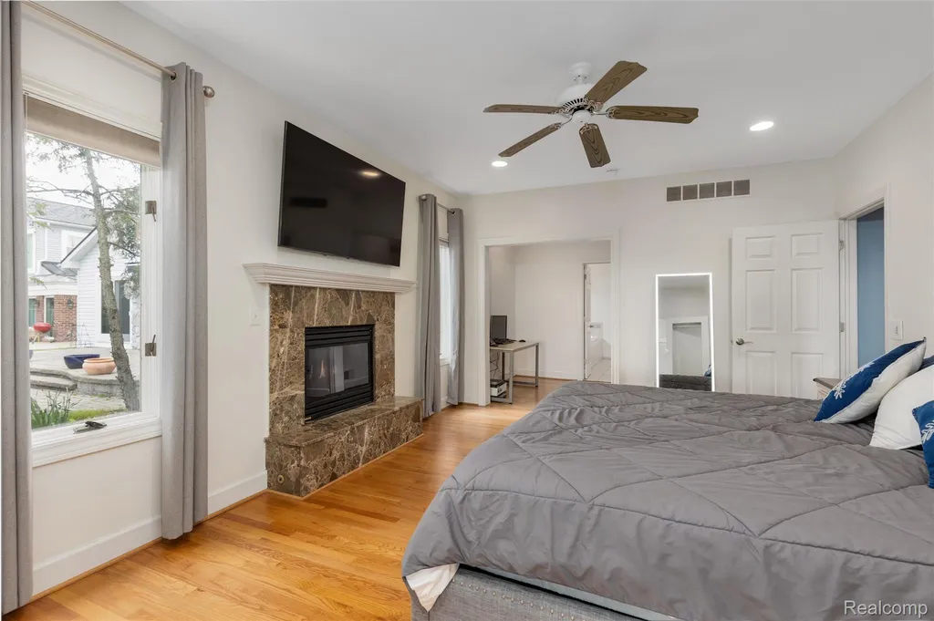 30134 Jefferson Avenue St. Clair Shores City MI 48082