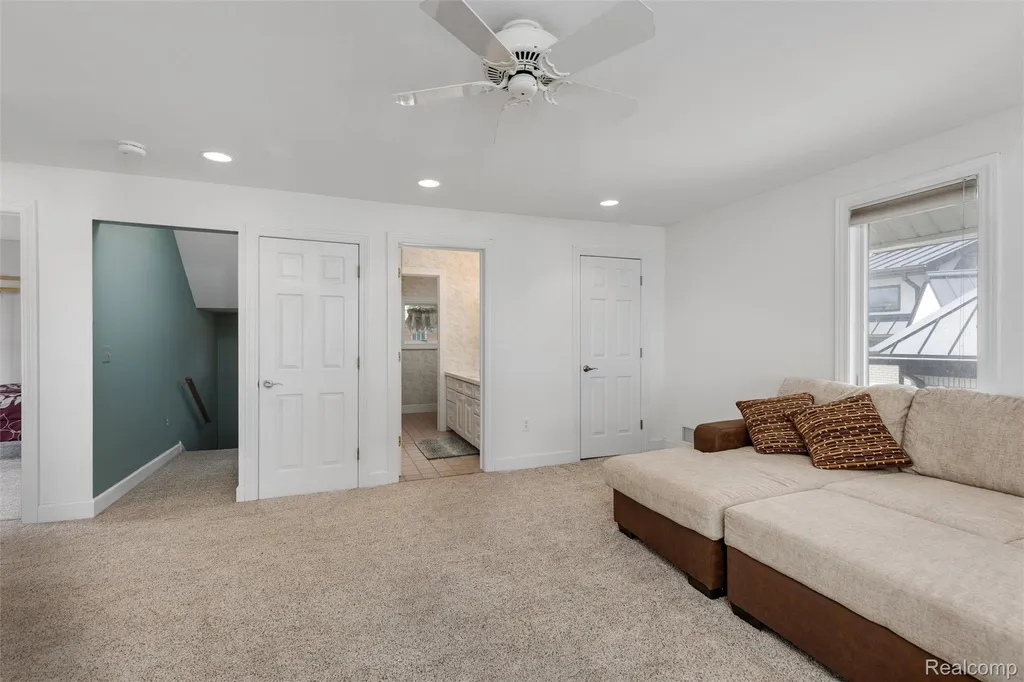 30134 Jefferson Avenue St. Clair Shores City MI 48082