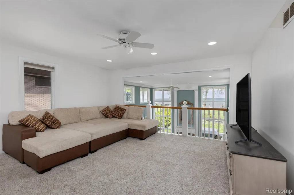 30134 Jefferson Avenue St. Clair Shores City MI 48082