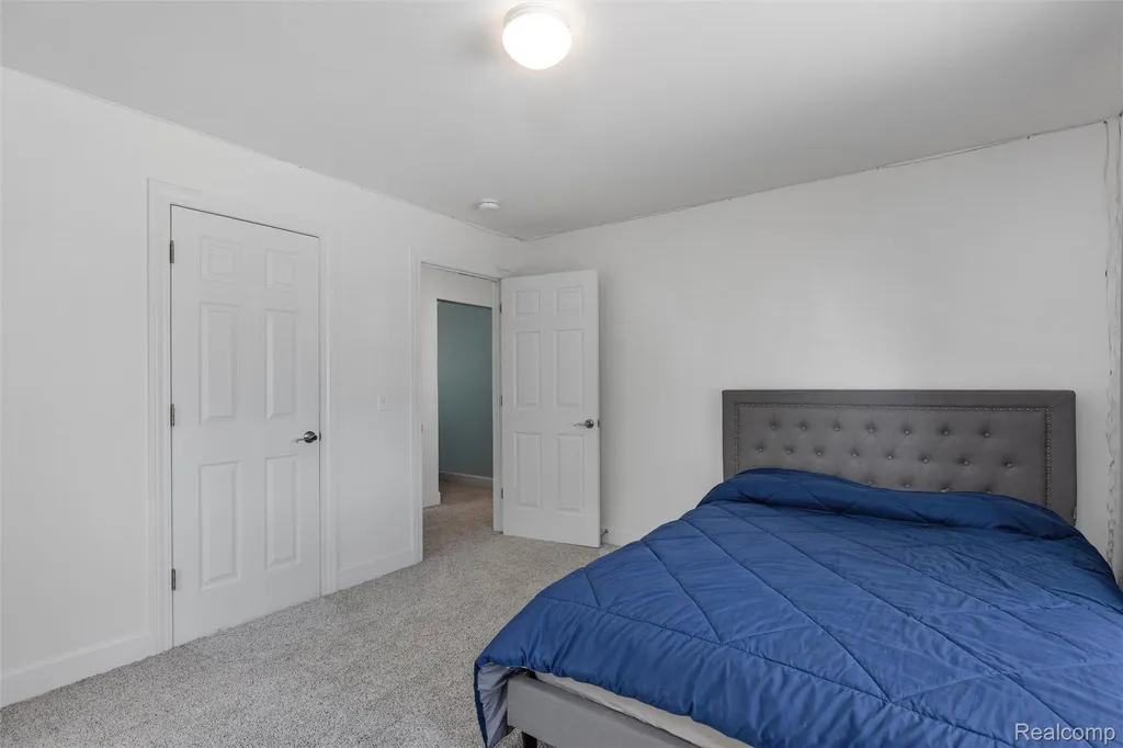 30134 Jefferson Avenue St. Clair Shores City MI 48082