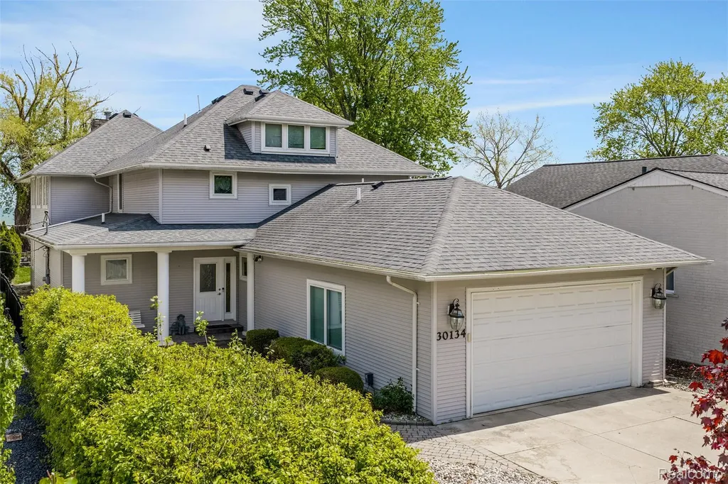 30134 Jefferson Avenue St. Clair Shores City MI 48082