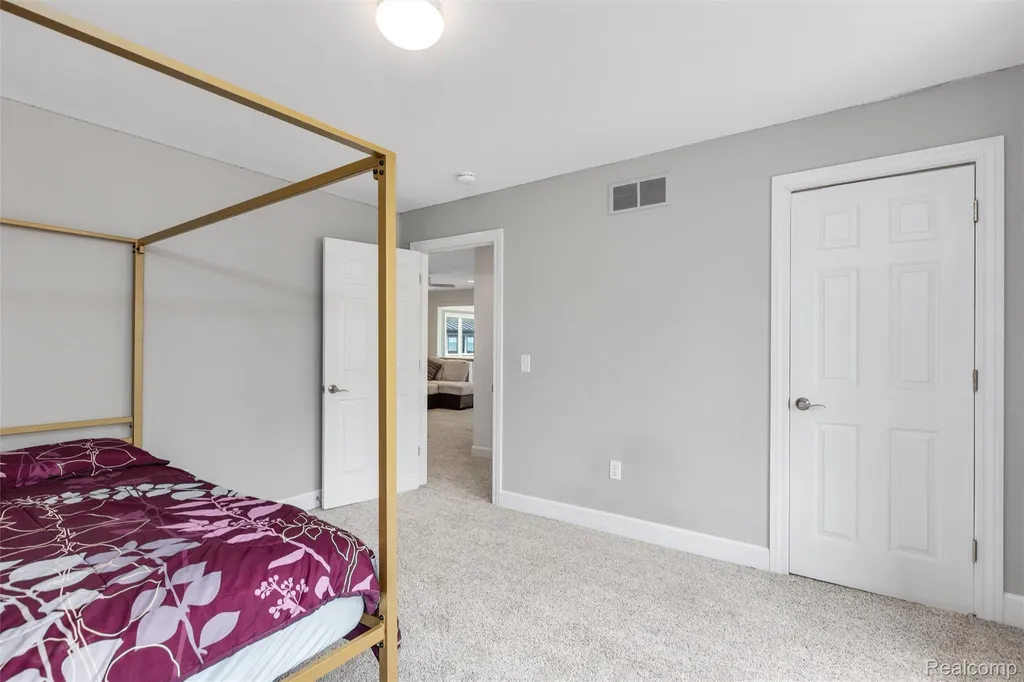 30134 Jefferson Avenue St. Clair Shores City MI 48082
