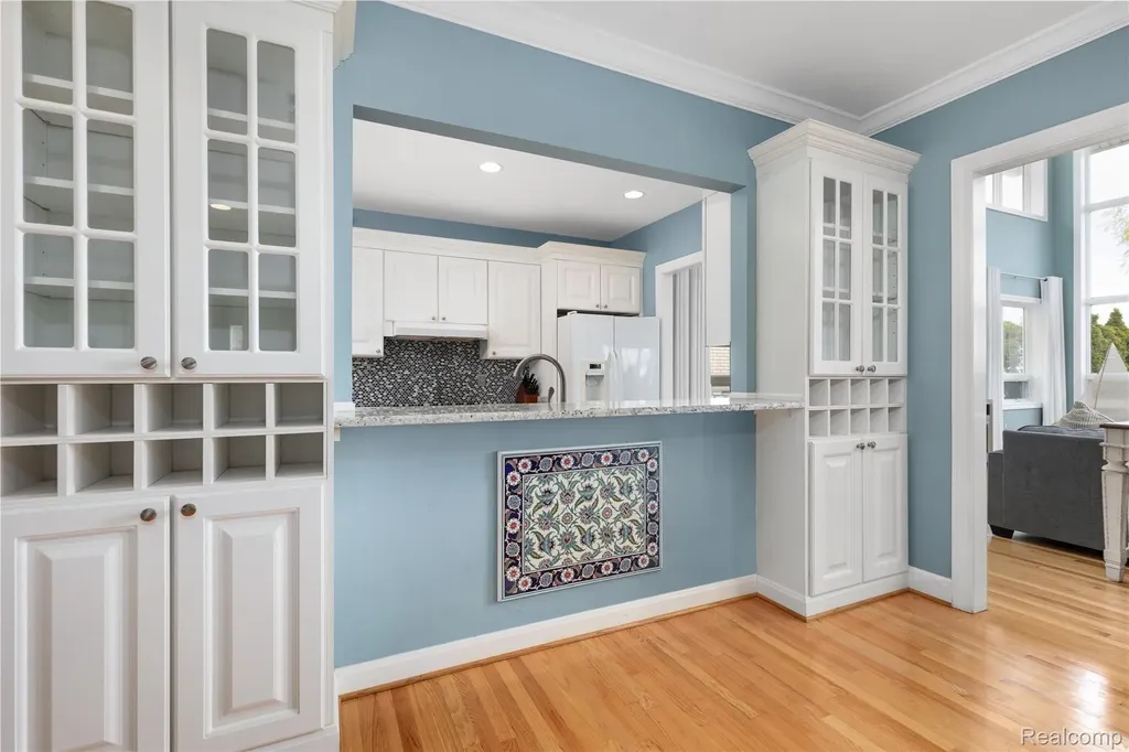 30134 Jefferson Avenue St. Clair Shores City MI 48082