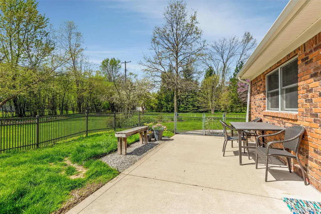 12959 Talbot Lane Huntington Woods City MI 48070