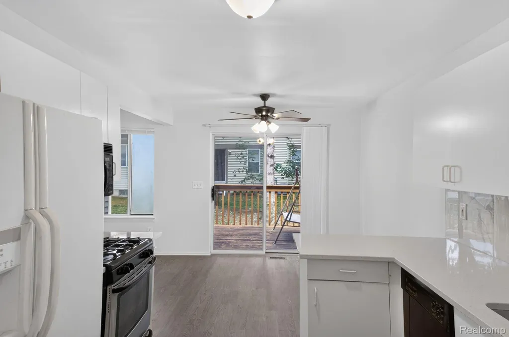 6384 Hunter Pointe Street Westland City MI 48185
