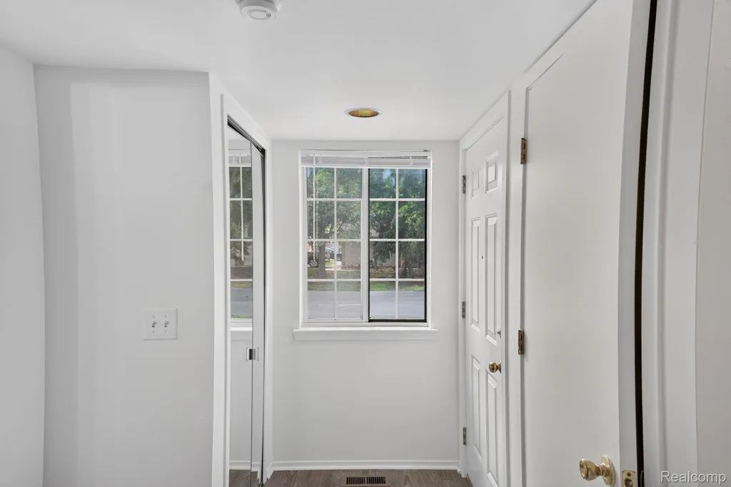 6384 Hunter Pointe Street Westland City MI 48185