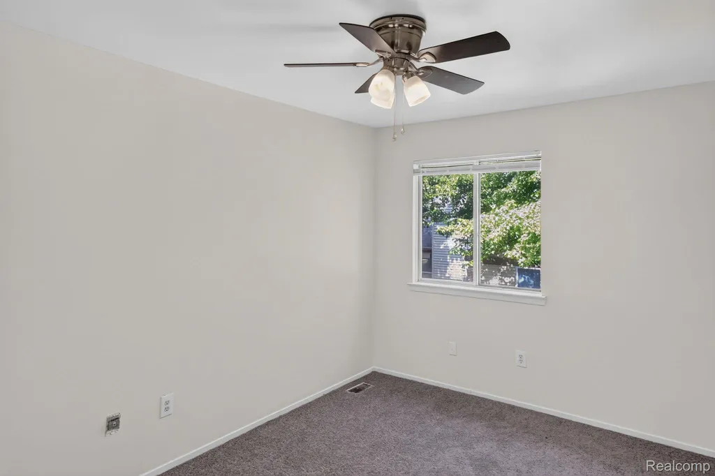 6384 Hunter Pointe Street Westland City MI 48185